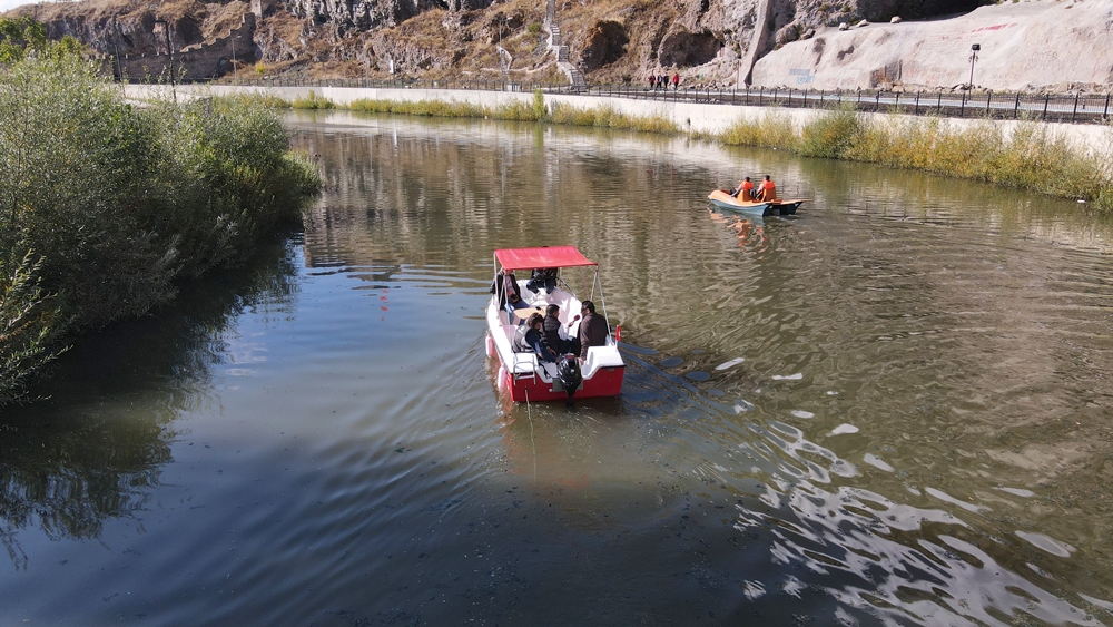 KURA NEHRİ'NDE DENİZ BİSİKLETİ VE TEKNE TURU KEYFİ BAŞLADI