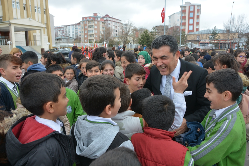 BAŞKAN DEMİR’DEN 23 NİSAN MESAJI