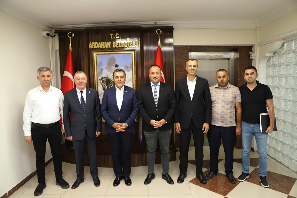 SERHAT ARDAHANSPOR KULÜBÜ YENİ BAŞKANI ÜZEYİR ENGİN VE EKİBİNDEN BAŞKAN DEMİR’E ZİYARET