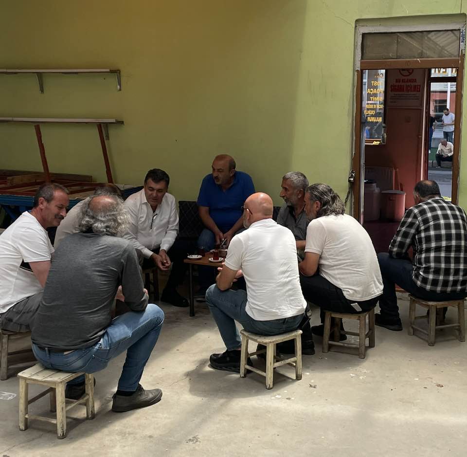 BAŞKAN DEMİR, ESNAF VE VATANDAŞLA BULUŞTU, SIKINTILARI DİNLEDİ