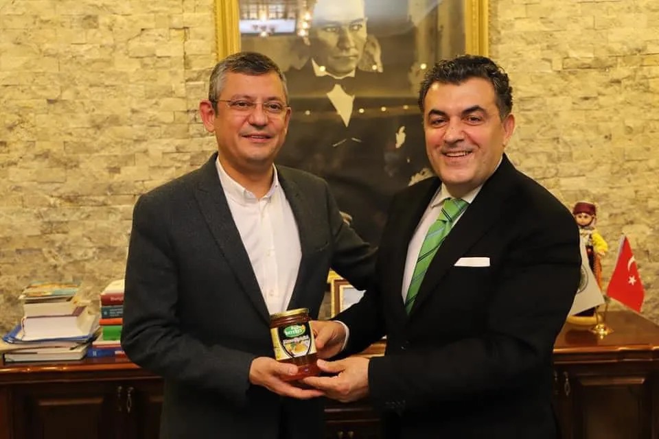 BAŞKAN DEMİR, AYAĞINI KIRAN ÖZEL’E GEÇMİŞ OLSUN DİLEDİ