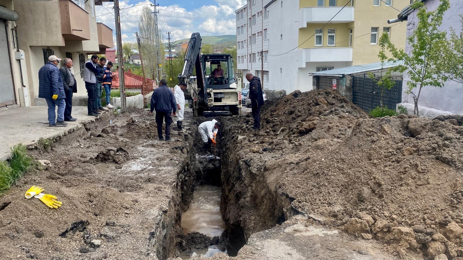 ARDAHAN BELEDİYESİ KANALİZASYON ŞEBEKE İYİLEŞTİRME ÇALIŞMALARINI SÜRDÜRÜYOR